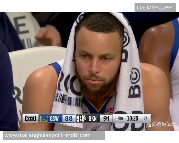 库里罚球失误引发观众欢呼随后命中并调侃现场气氛